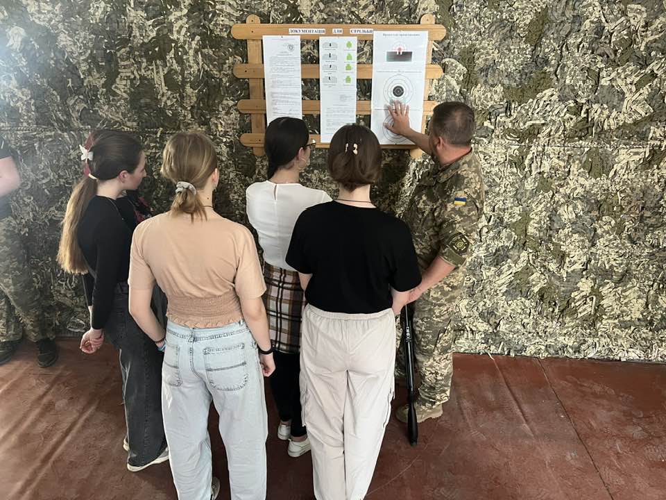 Гості з 8-ї гімназії у Кременчуцькому військовому ліцеї.