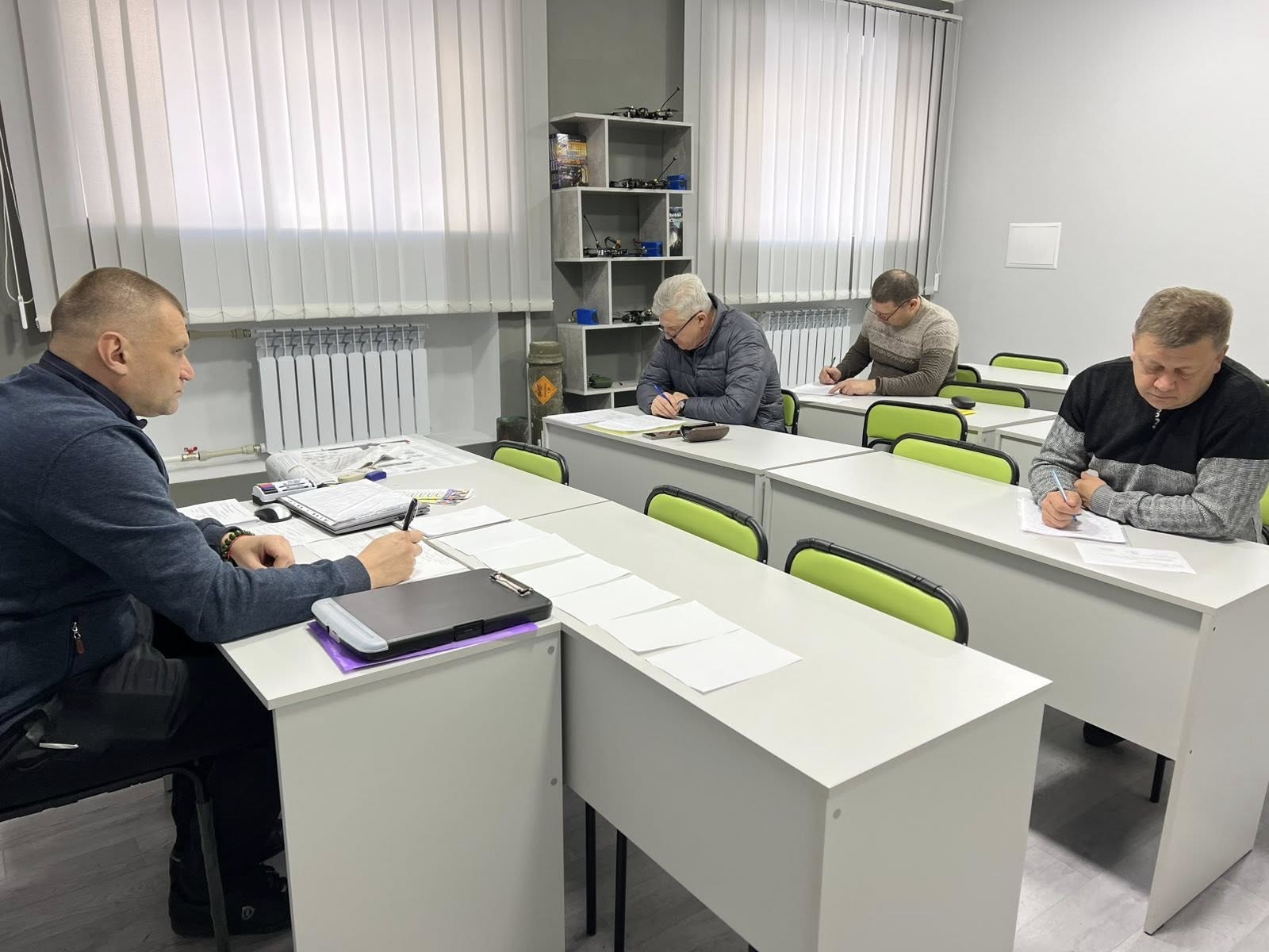 Викладачі Кременчуцького ліцею з посиленою військово-фізичною підготовкою імені Героя України Віталія Коваля успішно склали іспит з дисципліни «Основи військової справи» у Полтавському національному педагогічному університеті імені В. Г. Короленка.