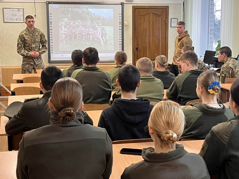 Профорієнтаційна зустріч ліцеїстів з курсантами Військового інституту телекомунікацій та інформатизації імені Героїв Крут.