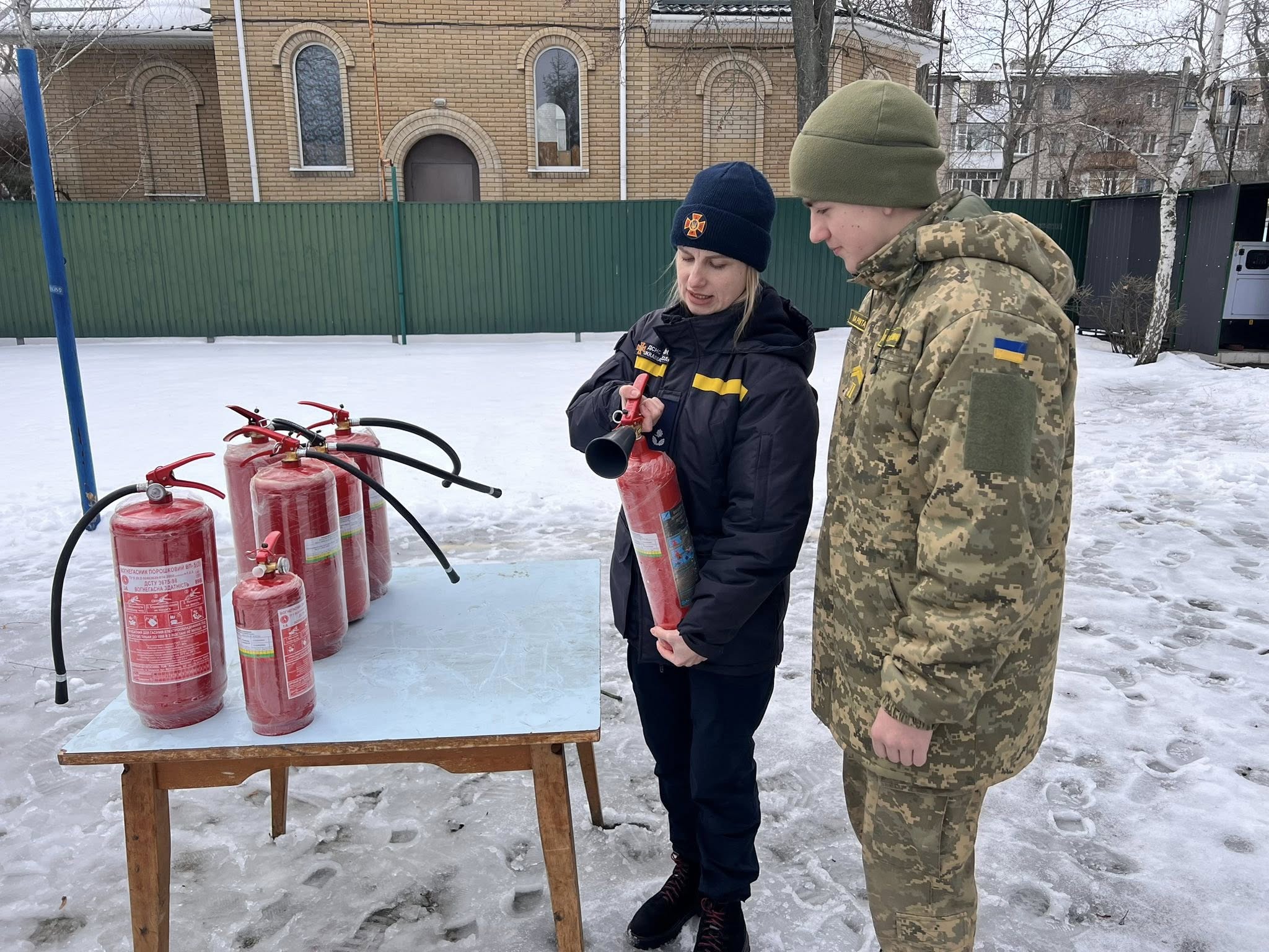 Практичні навчання з протипожежної безпеки та мінної безпеки для ліцеїстів і працівників закладу.
