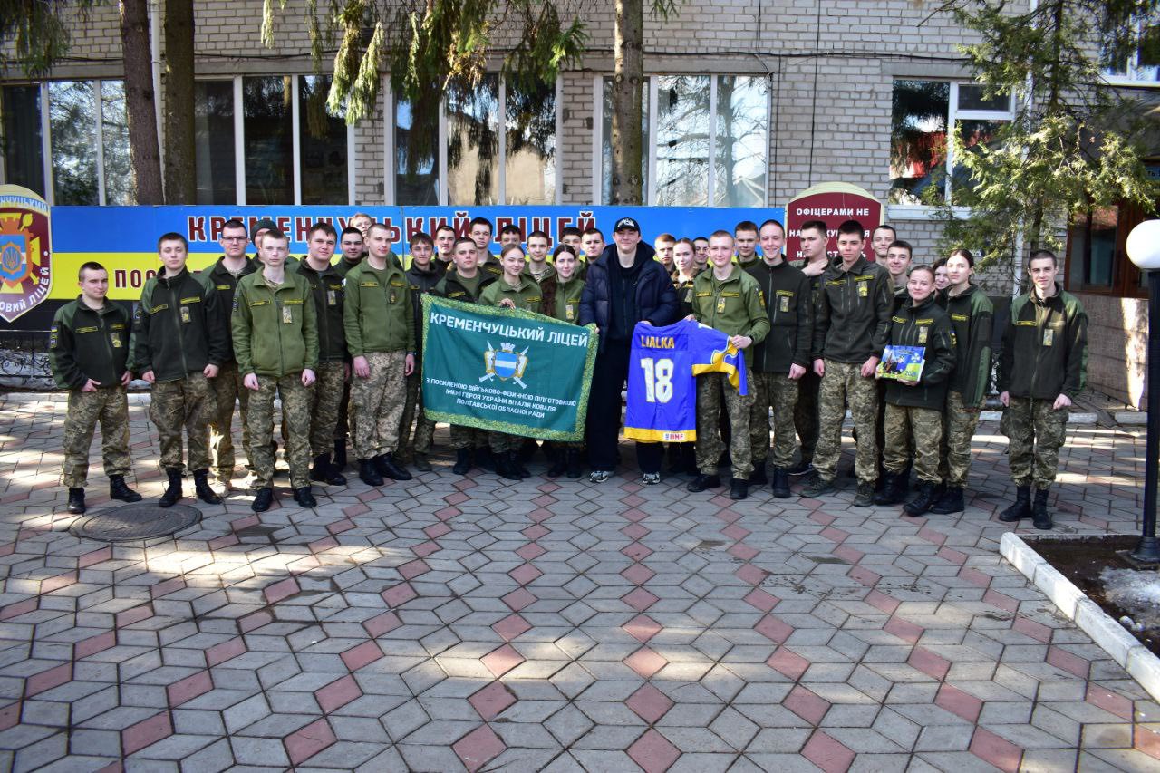 Особливий гість — нападник та капітан ХК «Кременчук», найкращий хокеїст України 2024 року Віталій Лялька.