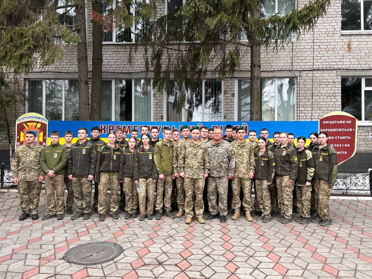 Повернення до рідного ліцею: профорієнтаційна зустріч з прикордонниками.